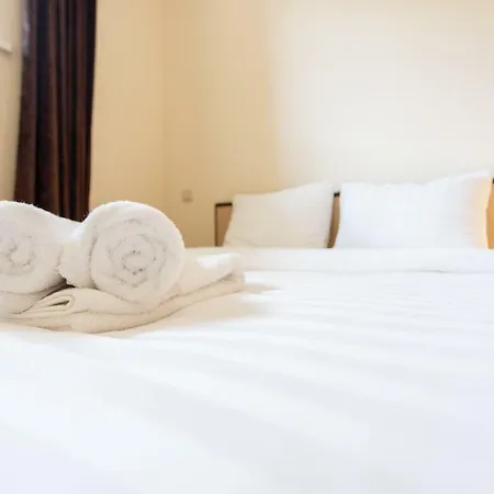 Апартаменти Cozy 1 Bedroom In Quiet Center *
