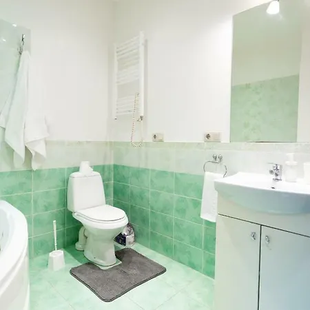 Cozy 1 Bedroom In Quiet Center アパート
